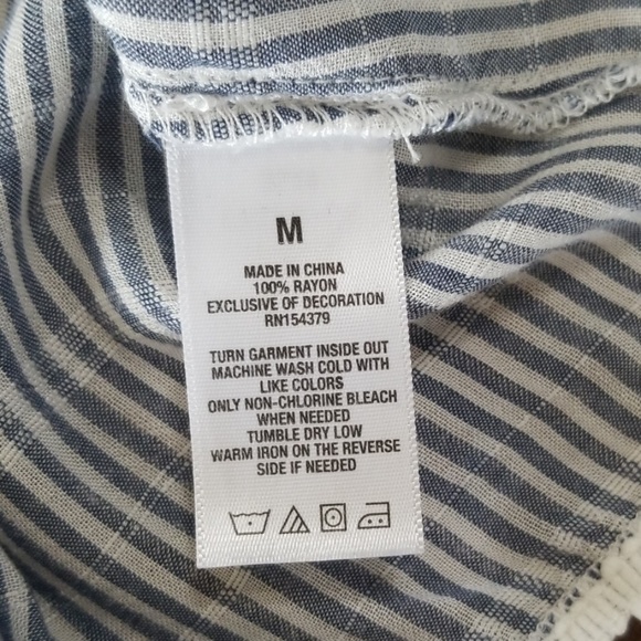 Bell sleeve striped top with poms - Picture 5 of 8